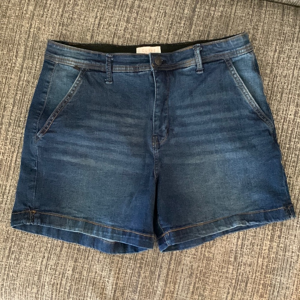 Curve Appeal Jean Shorts